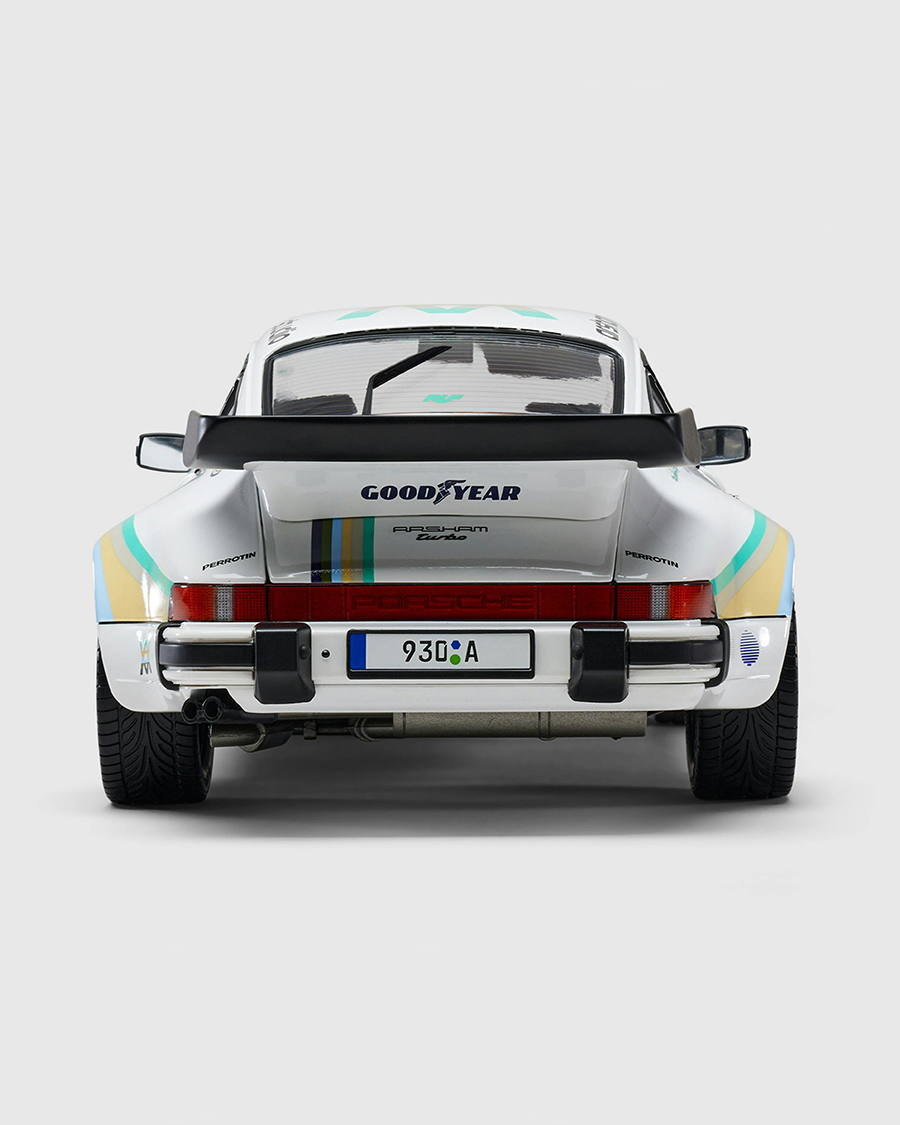 ダニエル・アーシャムがデザインした 1986年製の PORSCHE 911