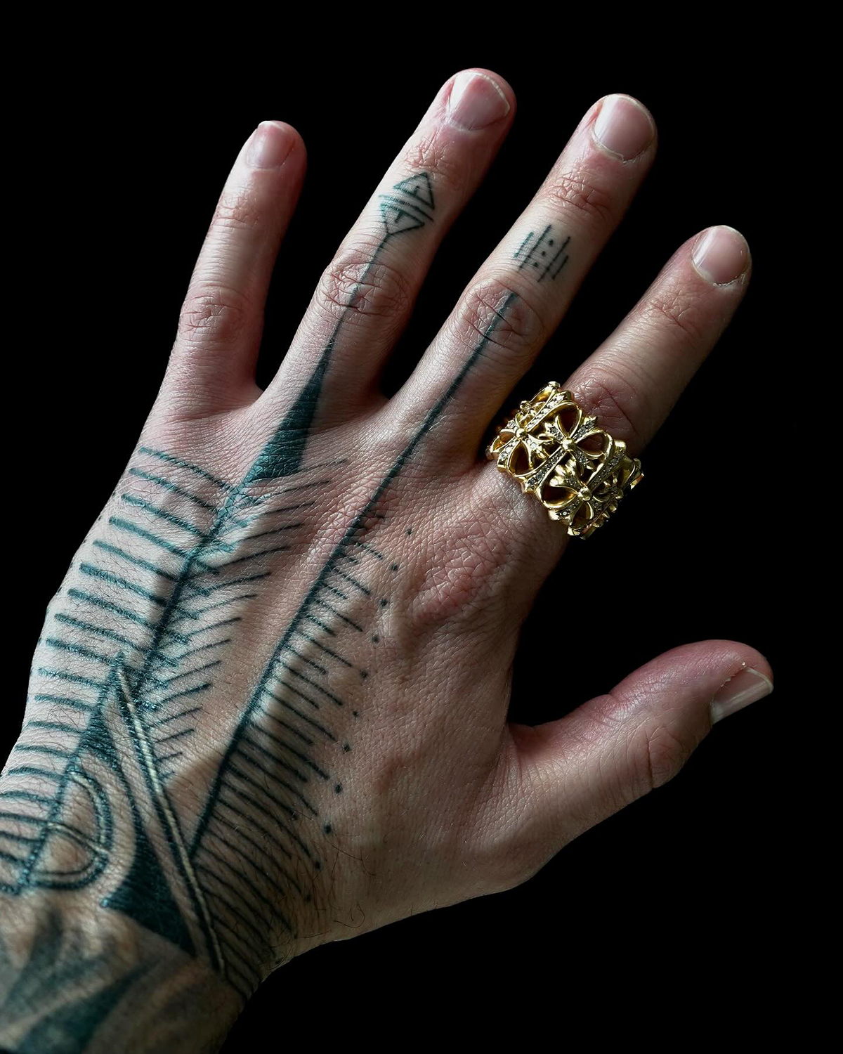 CHROME HEARTS Cemetery Cross Ring 22k Yellow Gold & Diamonds
