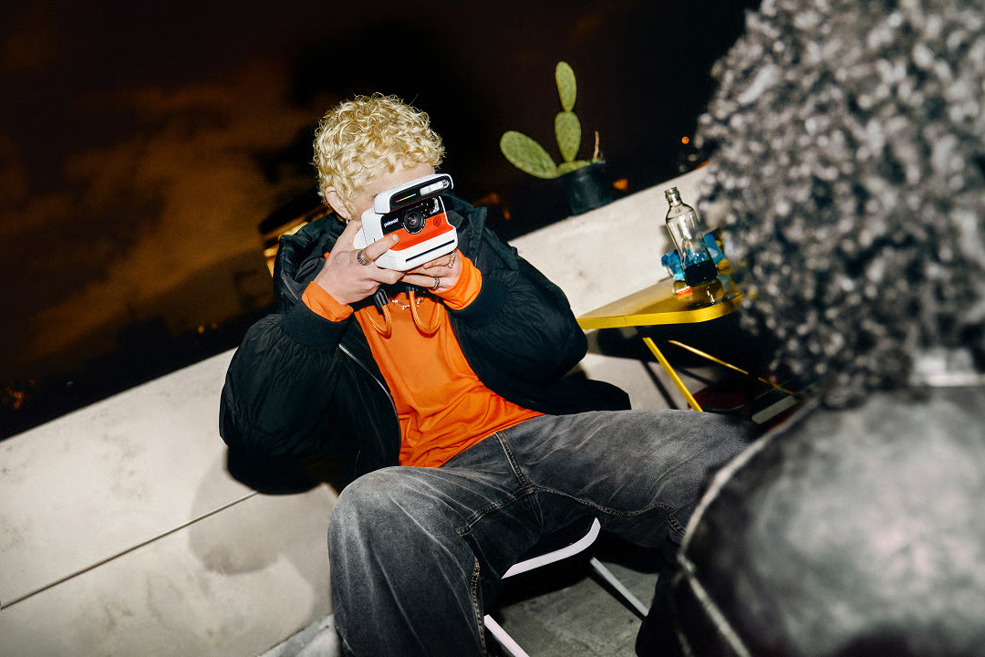 Polaroid Flip
