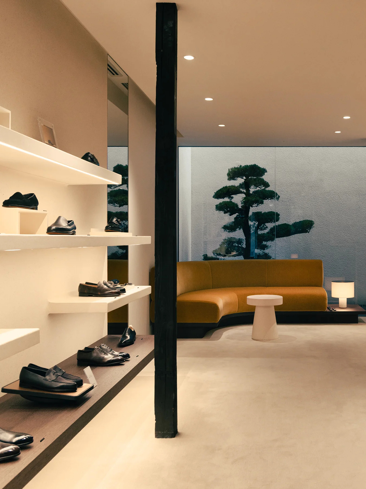 JOHN LOBB ZOORI