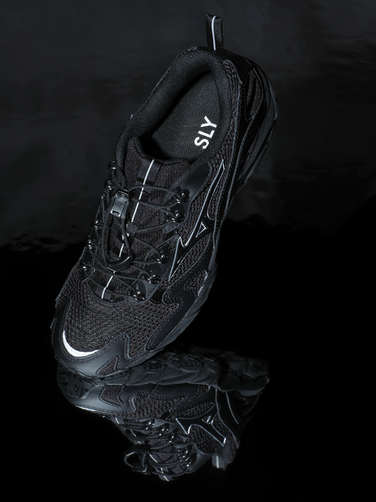 MIZUNO x SLY WAVE RIDER 10 SLY