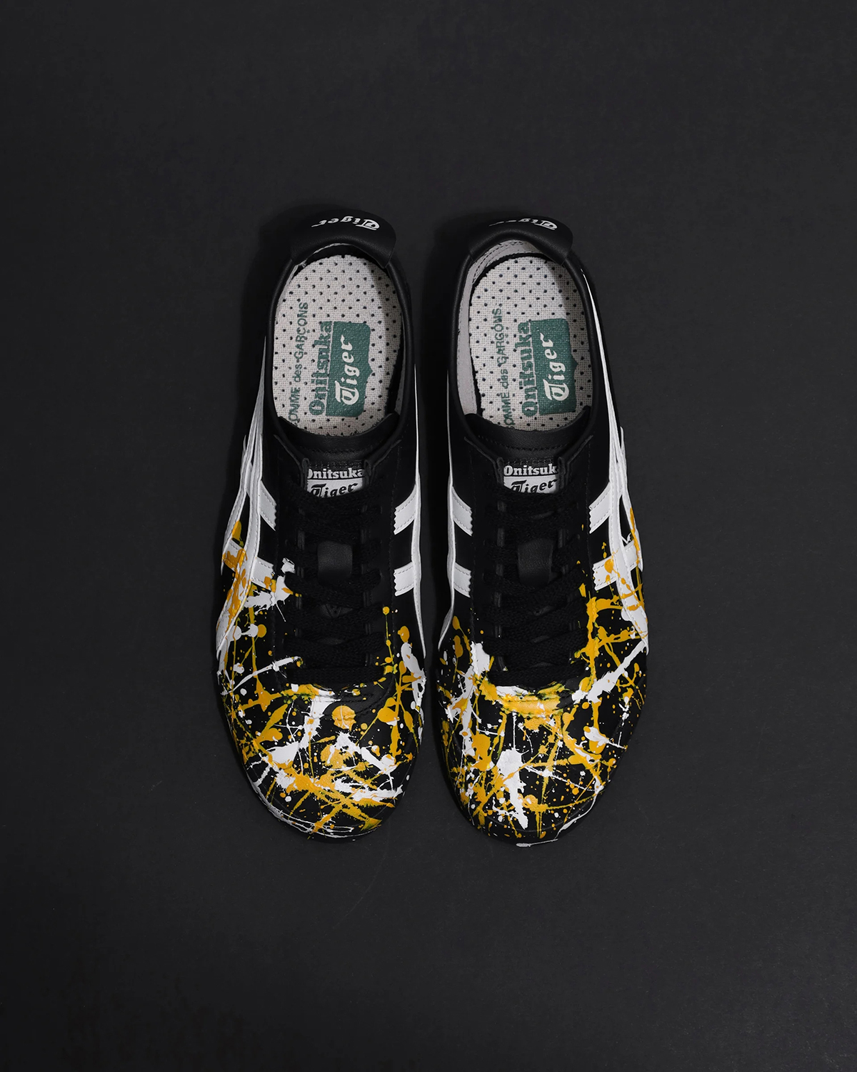 COMME des GARÇONS HOLIDAYS WITH Onitsuka Tiger