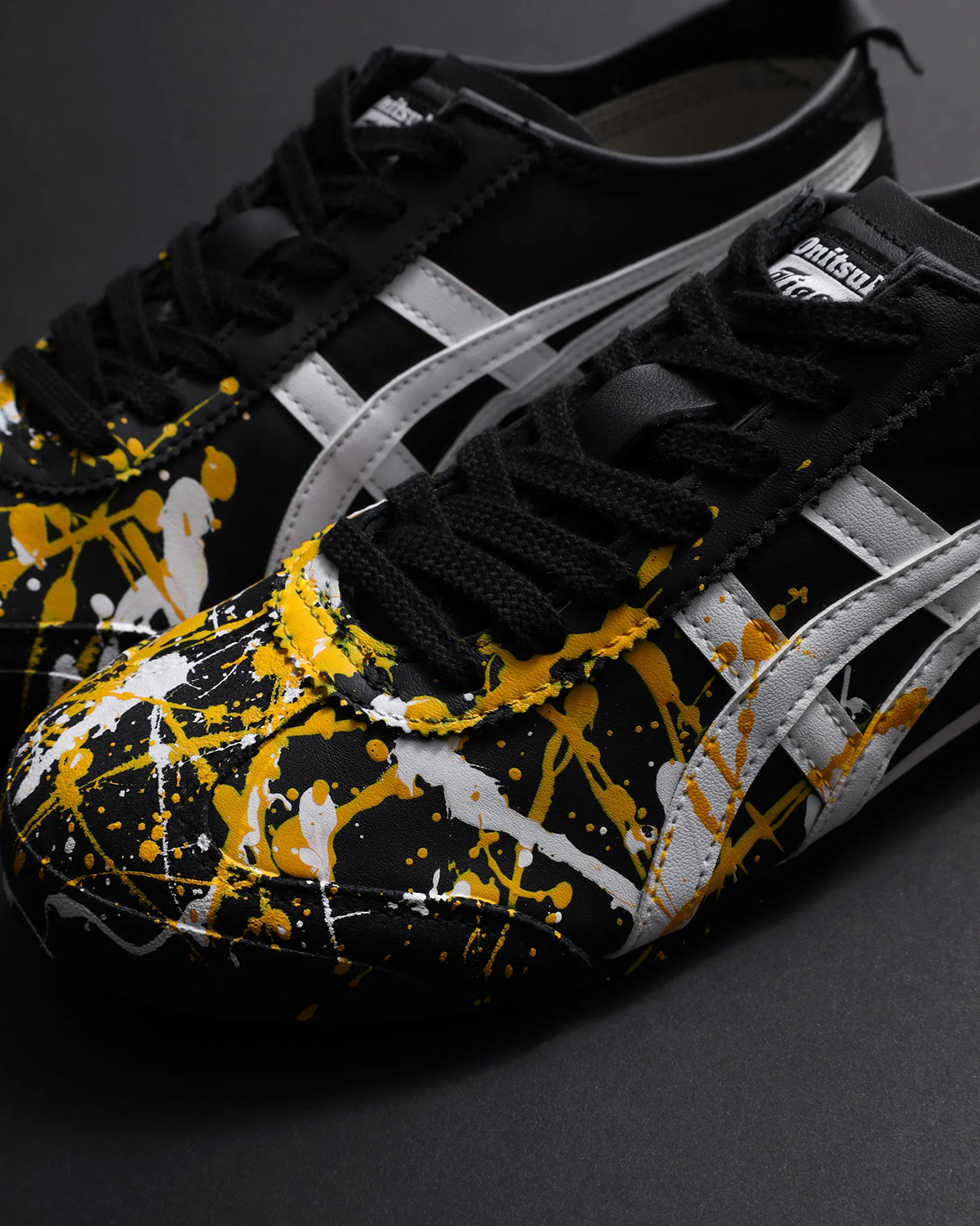 COMME des GARÇONS HOLIDAYS WITH Onitsuka Tiger