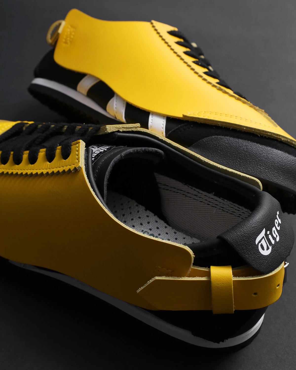 COMME des GARÇONS HOLIDAYS WITH Onitsuka Tiger