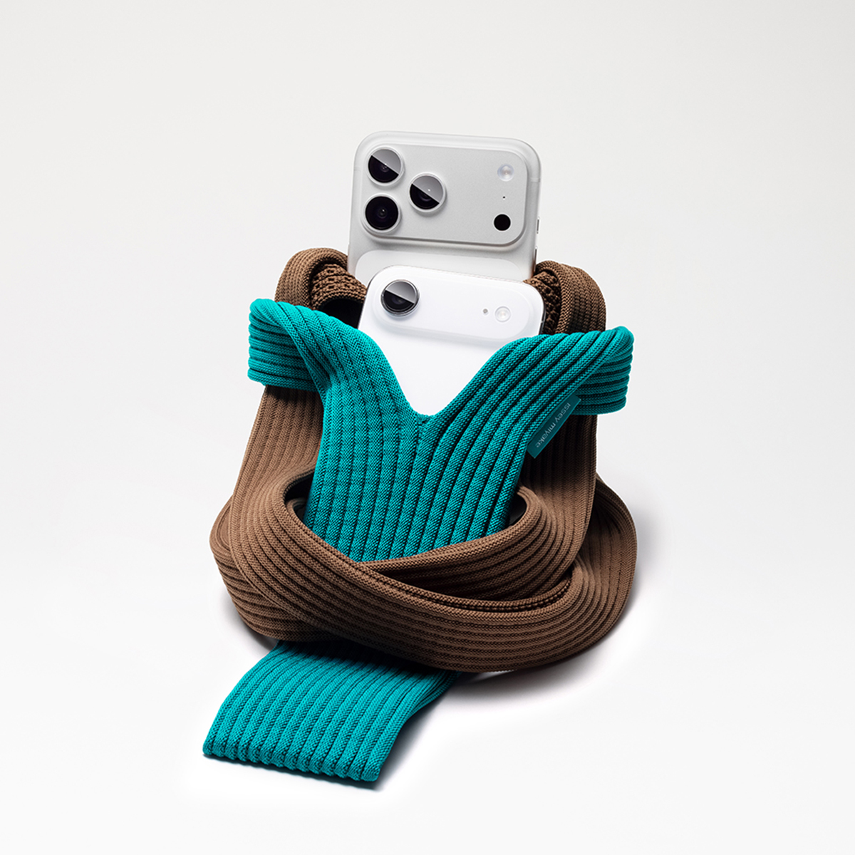 ISSEY MIYAKE x Apple iPhone Pocket