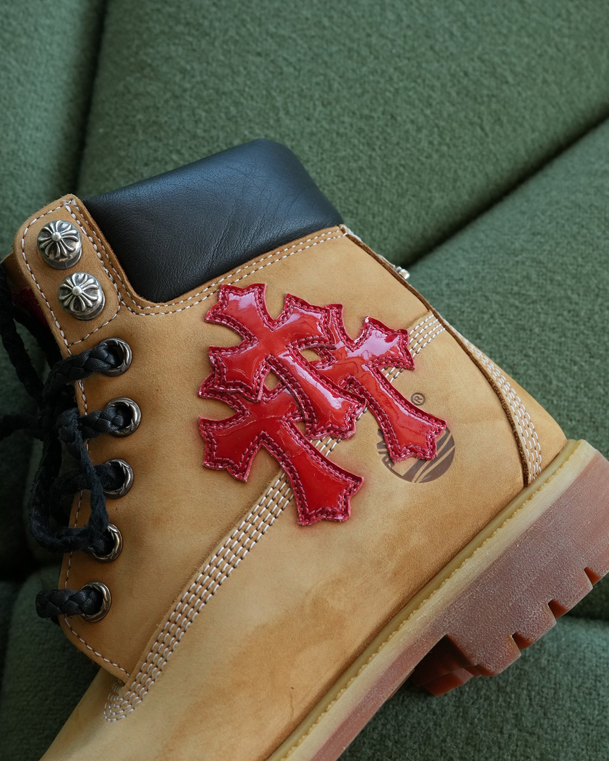 CHROME HEARTS x Timberland Red Patent Cross Patch 6 Inch Boots Beige