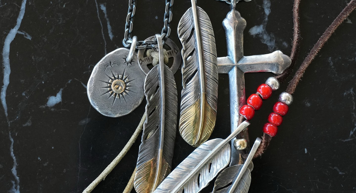 Goro's Pendant Feather Cross