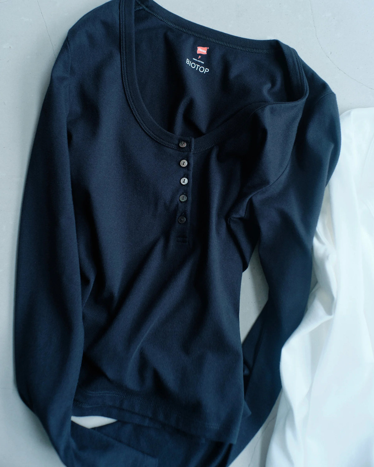 Hanes for BIOTOP Henry Neck Pack T