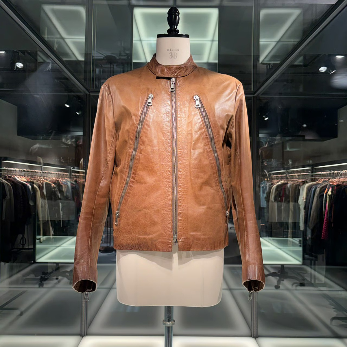 tHE GALLERY OMOTESANDO レザーとモードのゆくえ展
