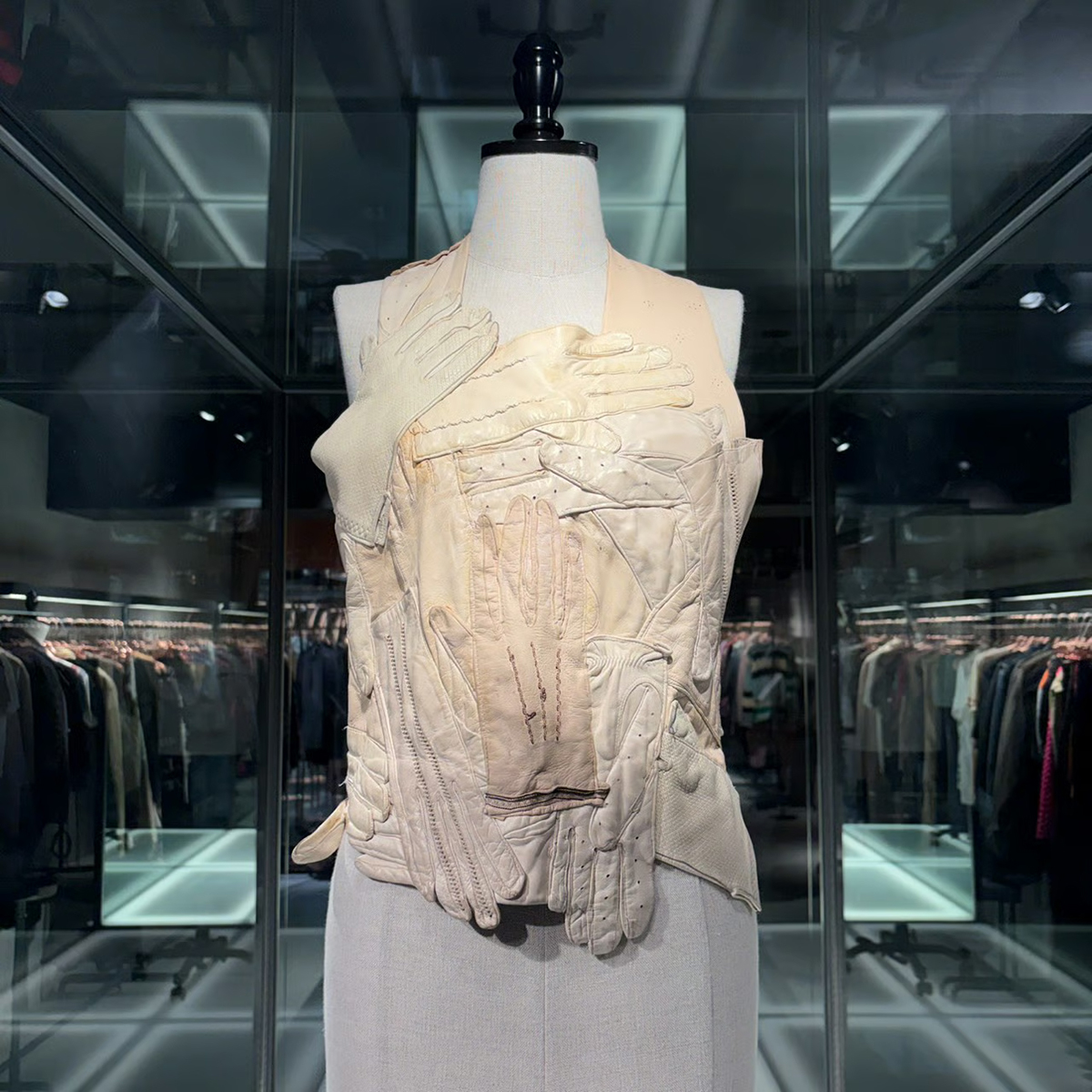 tHE GALLERY OMOTESANDO レザーとモードのゆくえ展