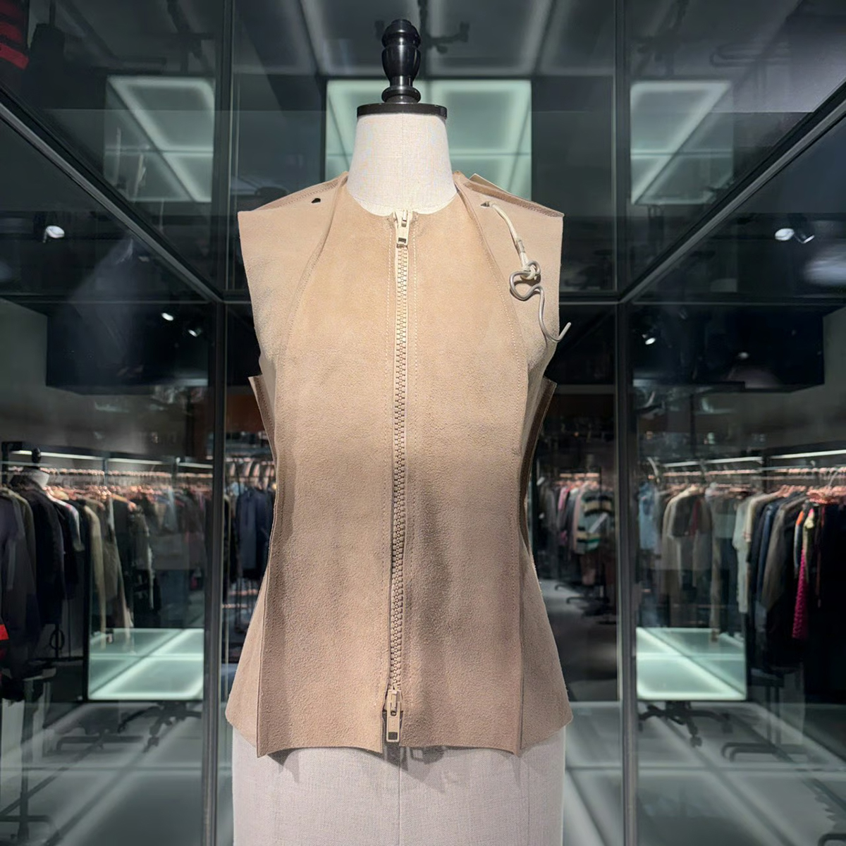 tHE GALLERY OMOTESANDO レザーとモードのゆくえ展